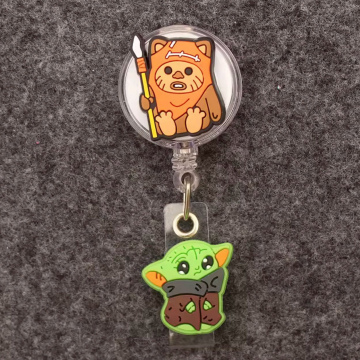 Yoyo porta credencial con personaje animado